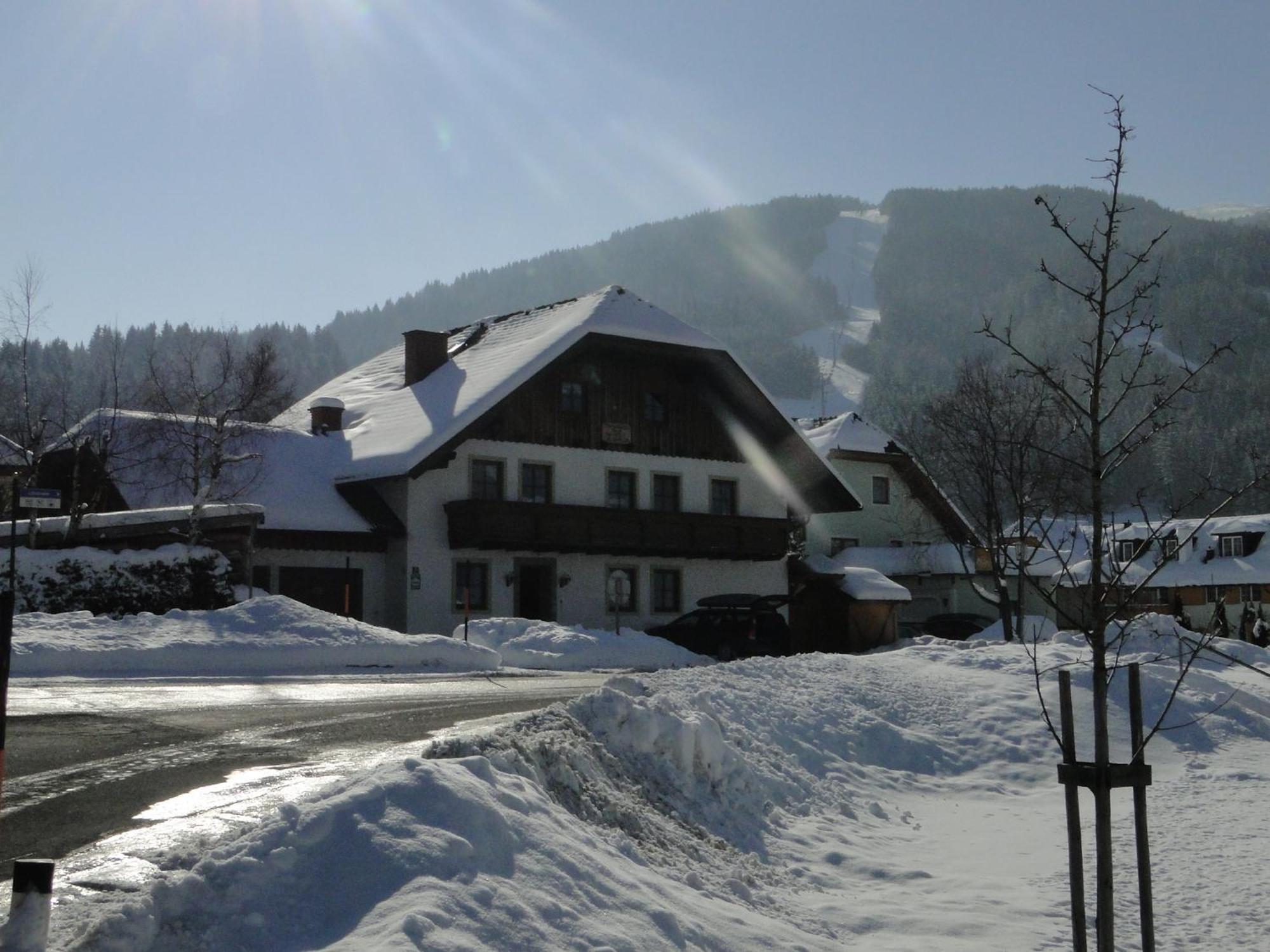 Haus Edelweiss Apartamento Sankt Margarethen im Lungau Exterior foto