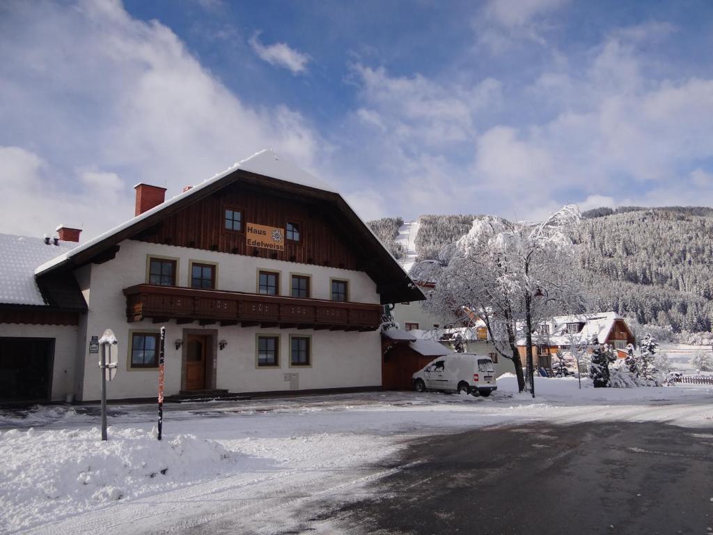 Haus Edelweiss Apartamento Sankt Margarethen im Lungau Exterior foto