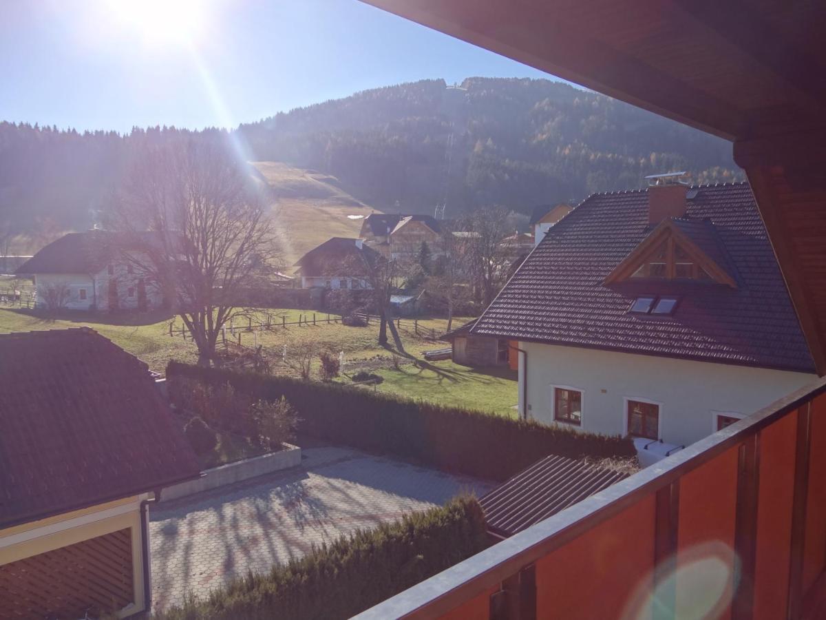 Haus Edelweiss Apartamento Sankt Margarethen im Lungau Exterior foto